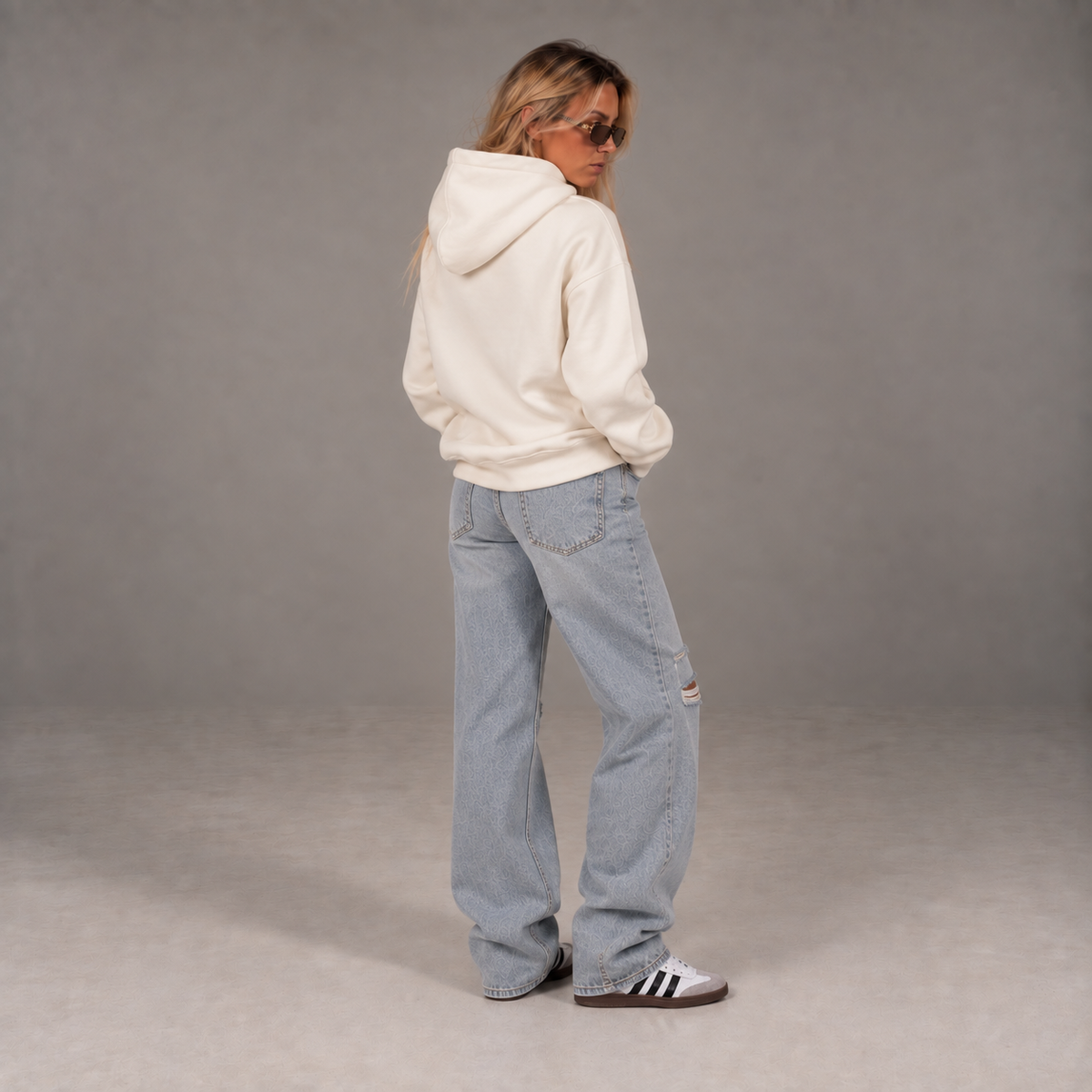 White Essential Hoodie - quyttro