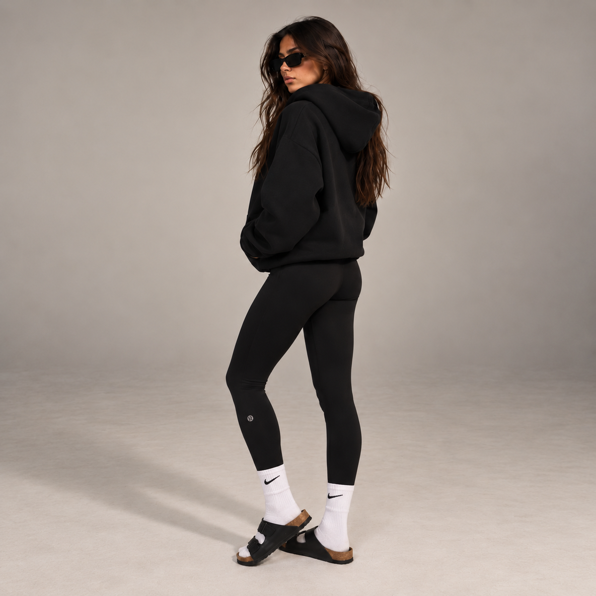 Black Essential Hoodie - quyttro