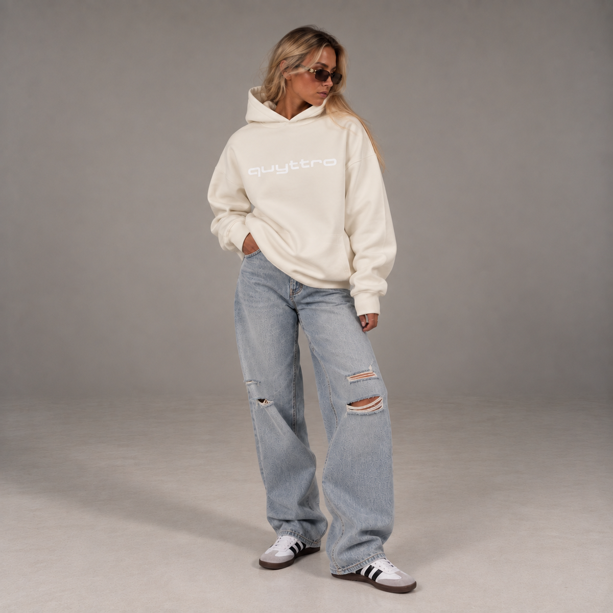 White Essential Hoodie - quyttro
